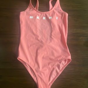 Marni Kids
low-back logo-print swimsuit